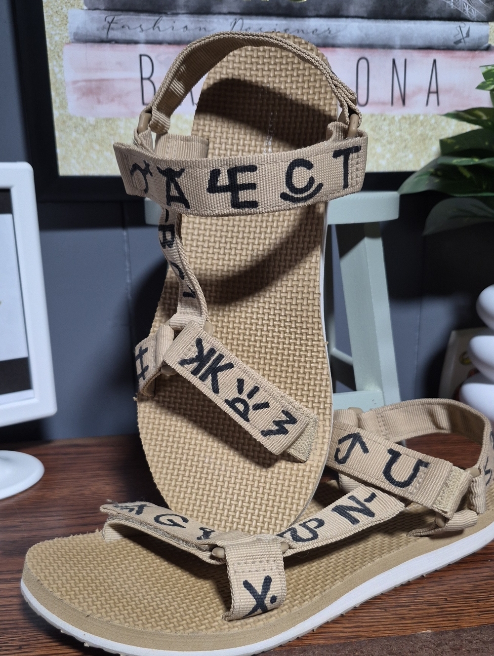 Sandals - Picture 2 of 8